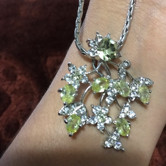 Pendant earring with chain - Picture 2 of 5